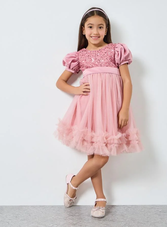 تايك تو فستان وردي بترتر وأكمام منفوخة وحافة مكشكشة